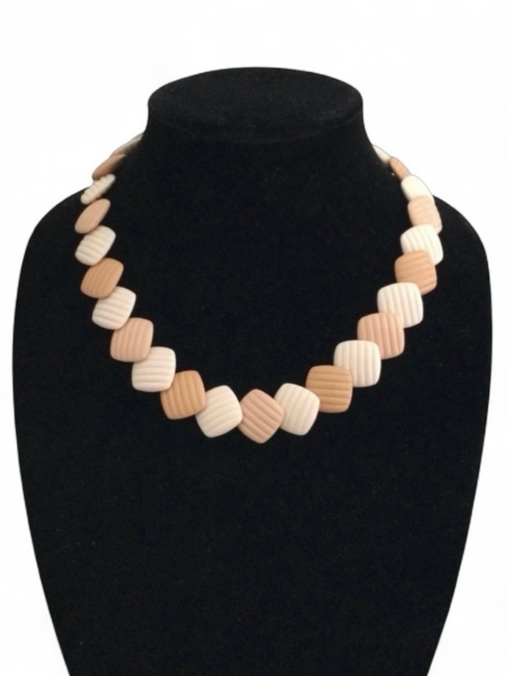 Vintage 1985 Avon Summer Sands Necklace – Dusty Pink & Cream Ribbed Square Beads - Picture 6 of 10